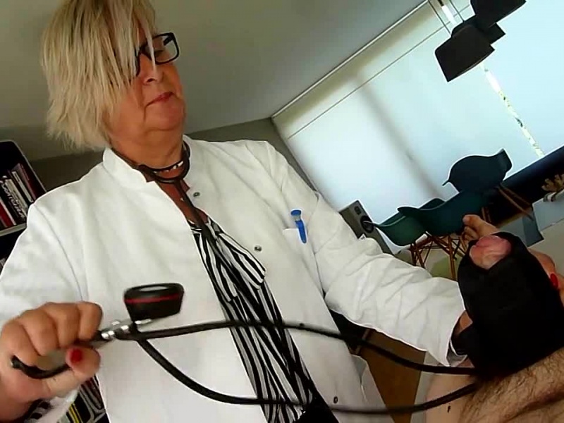 Frau Doktors´s neues Spielzeug - Teil 1