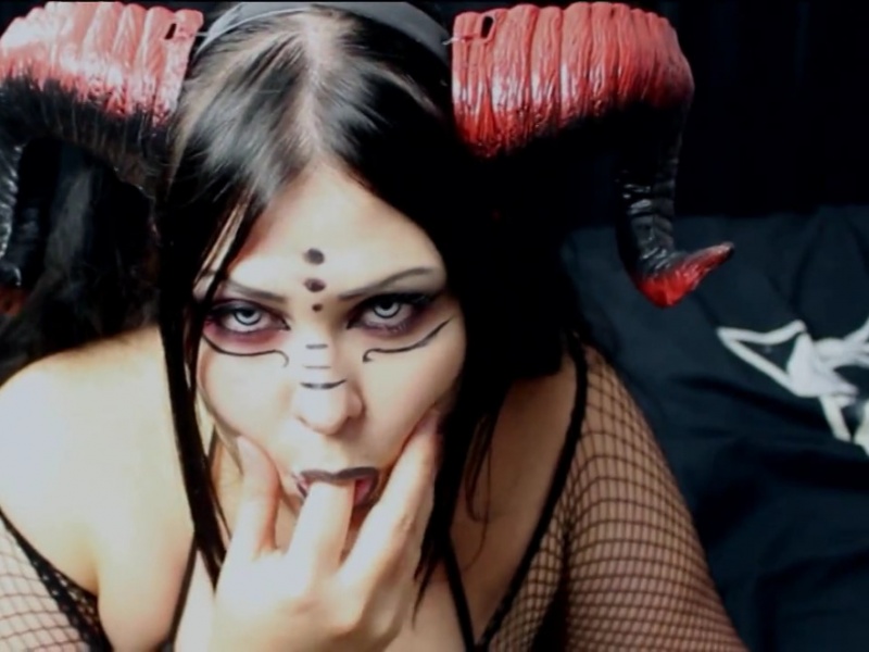 Heiße Dämonenbeschwörung zu Halloween