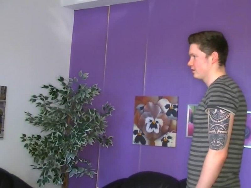 Lehrstunde für den jungen Mann