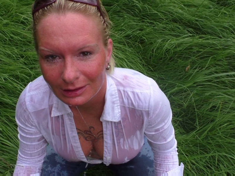 Outdoor Einpissen und Anpissen