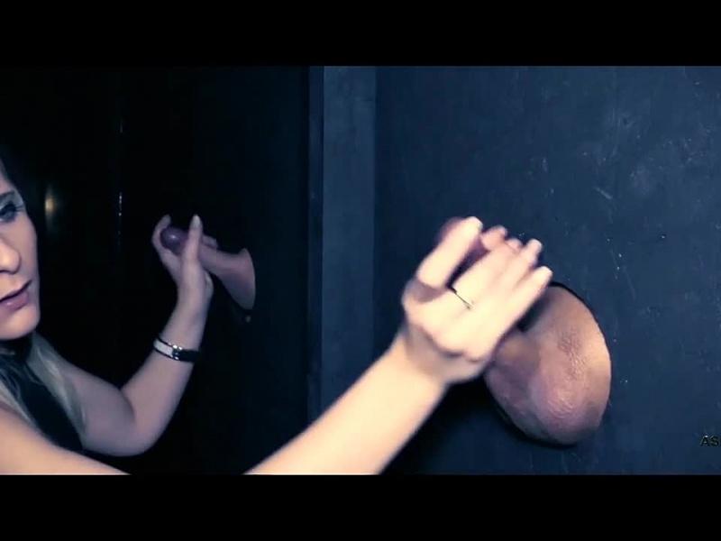GloryHole-Fick im Swingerclub Bremen