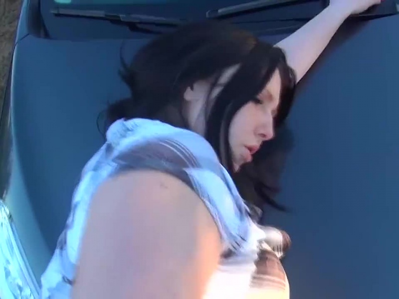 Beim ersten Date Outdoor auf der Motorhaube benutzt