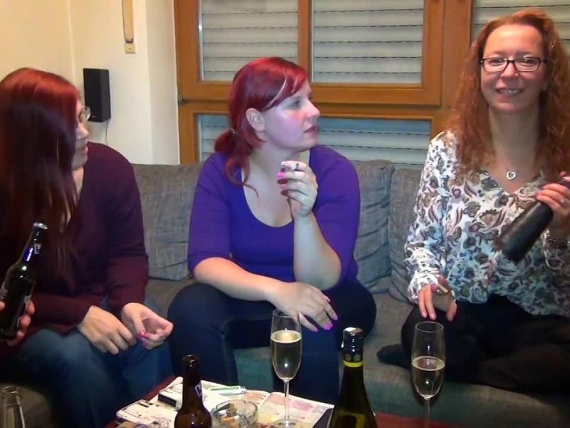 Schwanzgeile Hühner wollen gefickt werden