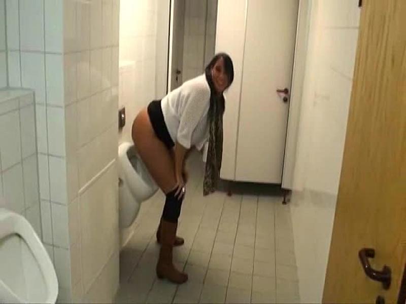 Auf dem Männerklo erwischt