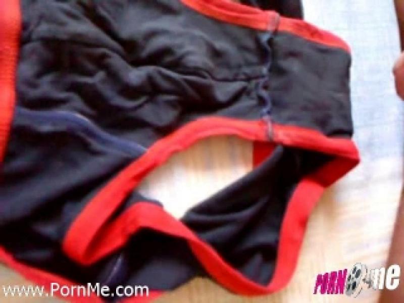 Handy Video - Auf einen Slip spritzen