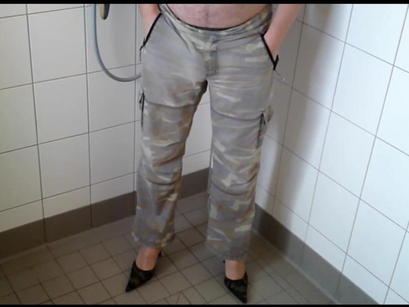 Pissen in Camouflage