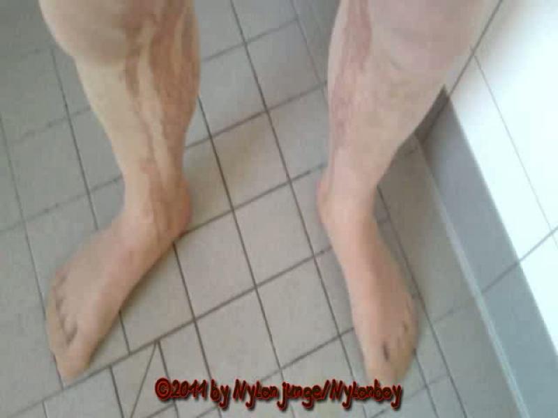 FAN Artikel 09 - Feinstrumpfhosen pissen