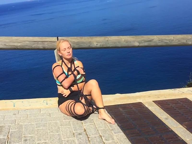 Shibari in Cala Blava