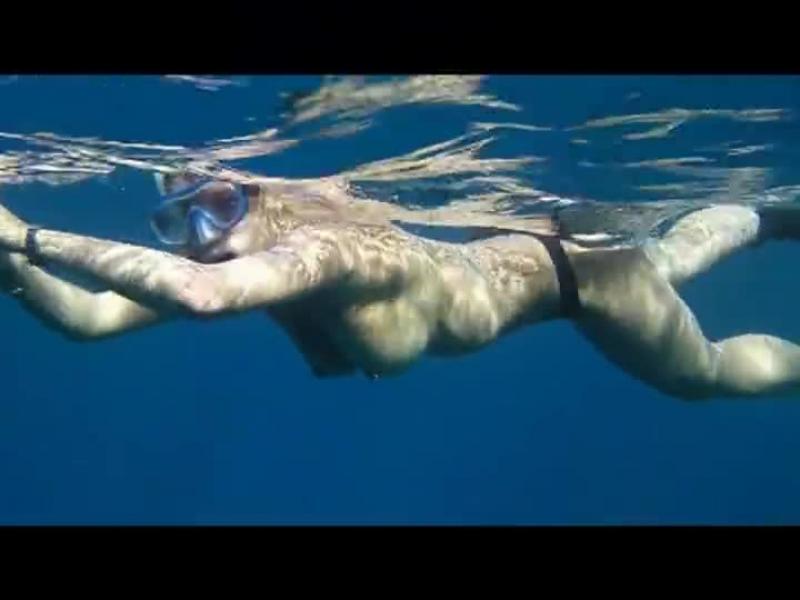 Blanke Titten im String