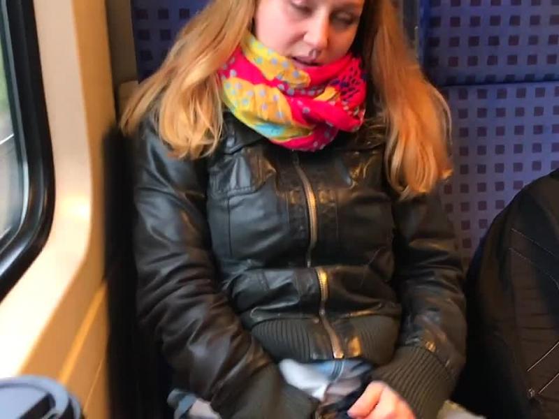 Public Blowjob in der Bahn / im Möbelhaus