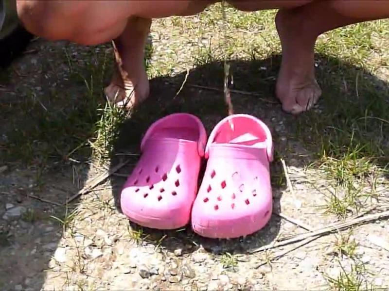 ich Pisse in meine crocs