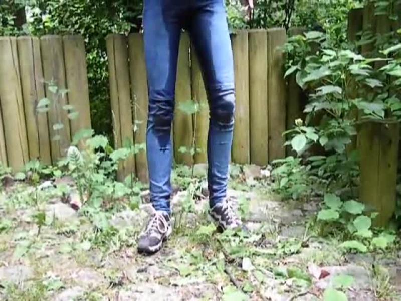 Meine Jeans eingepisst outdoor