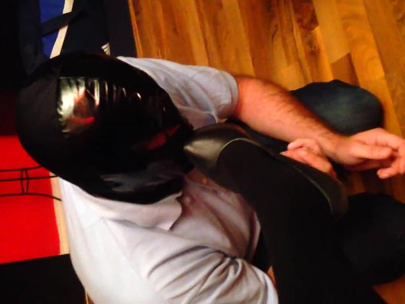 Sklave leck darf meine Schuhe lecken!