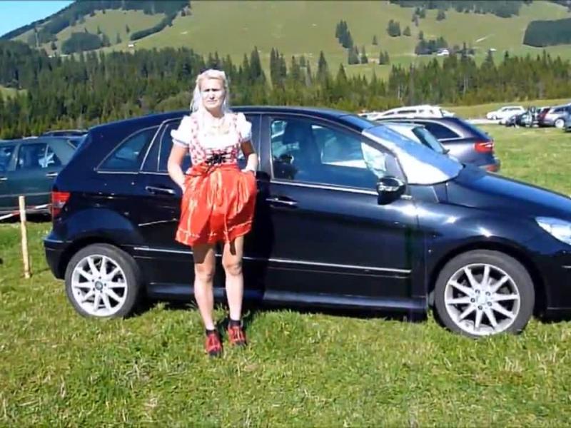 Pissen im Dirndl