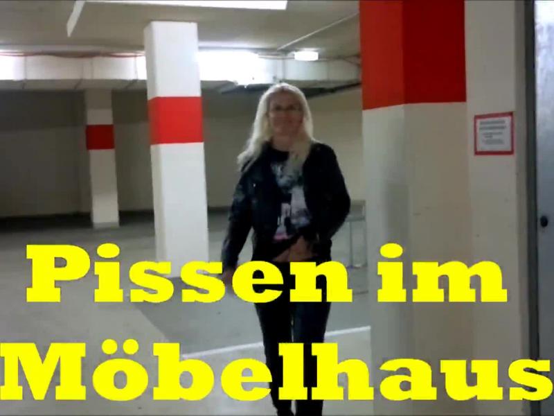 Pissen im Möbelhaus