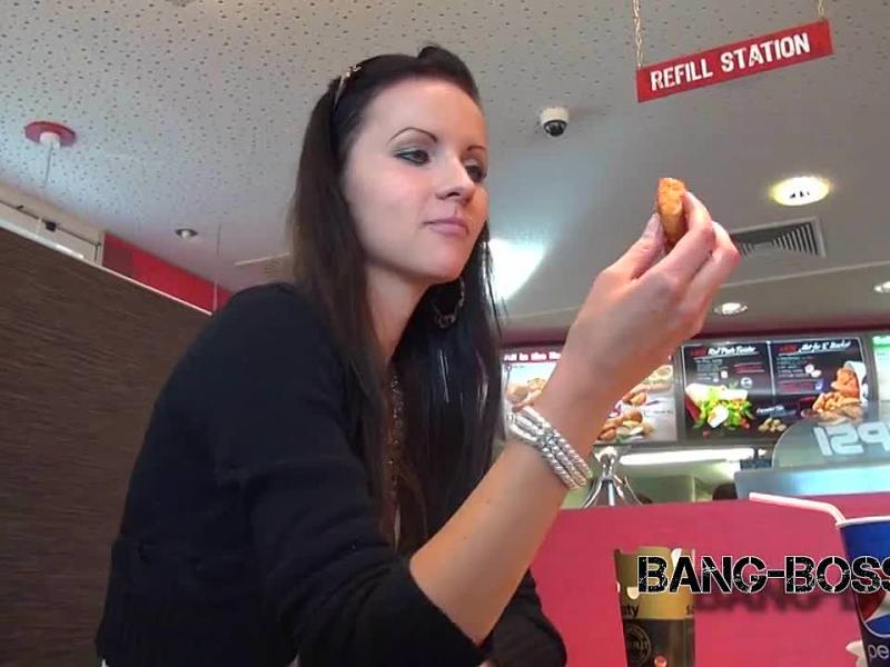 Model im Fastfood Laden gefickt