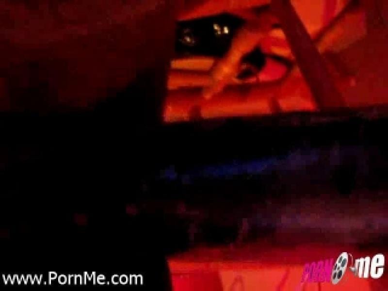 Kuna mit riesen Dildo