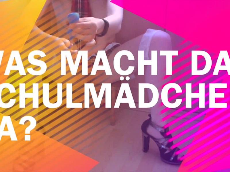 Was macht das Schulmädchen da?