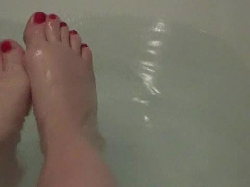 Füße in die Badewanne