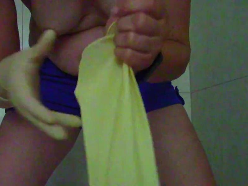 NS mit Latex-Handschuhen