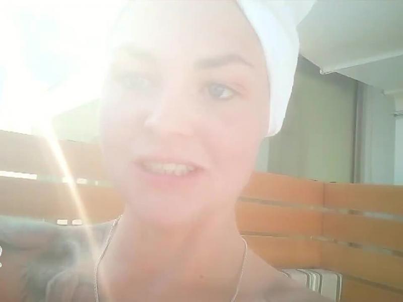 Privates Handyvideo: Öffentlich die Muschi gewixt!