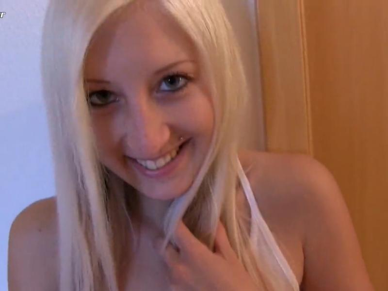 OMG!! Schwester duscht und ich ficke ihren Typen!!